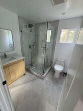 8530 Penfield Ave in Winnetka, CA - Foto de edificio - Building Photo