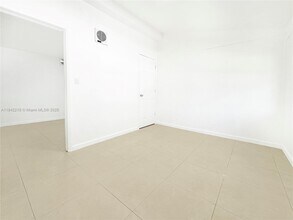 2731 NW 100th St in Miami, FL - Building Photo - Building Photo