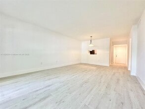 6890 N Kendall Dr, Unit B204 in Pinecrest, FL - Building Photo - Building Photo