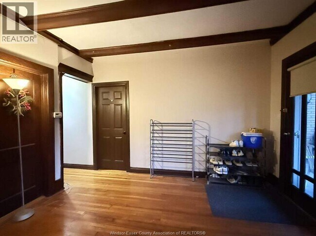 553 Mill St in Windsor, ON - Foto de edificio - Building Photo