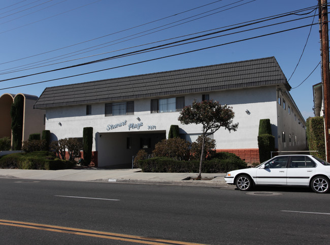 Stewart Plaza in Downey, CA - Foto de edificio - Building Photo