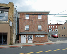 414 Hackensack St in Carlstadt, NJ - Foto de edificio - Building Photo