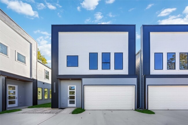 7129 England St in Houston, TX - Building Photo - Building Photo