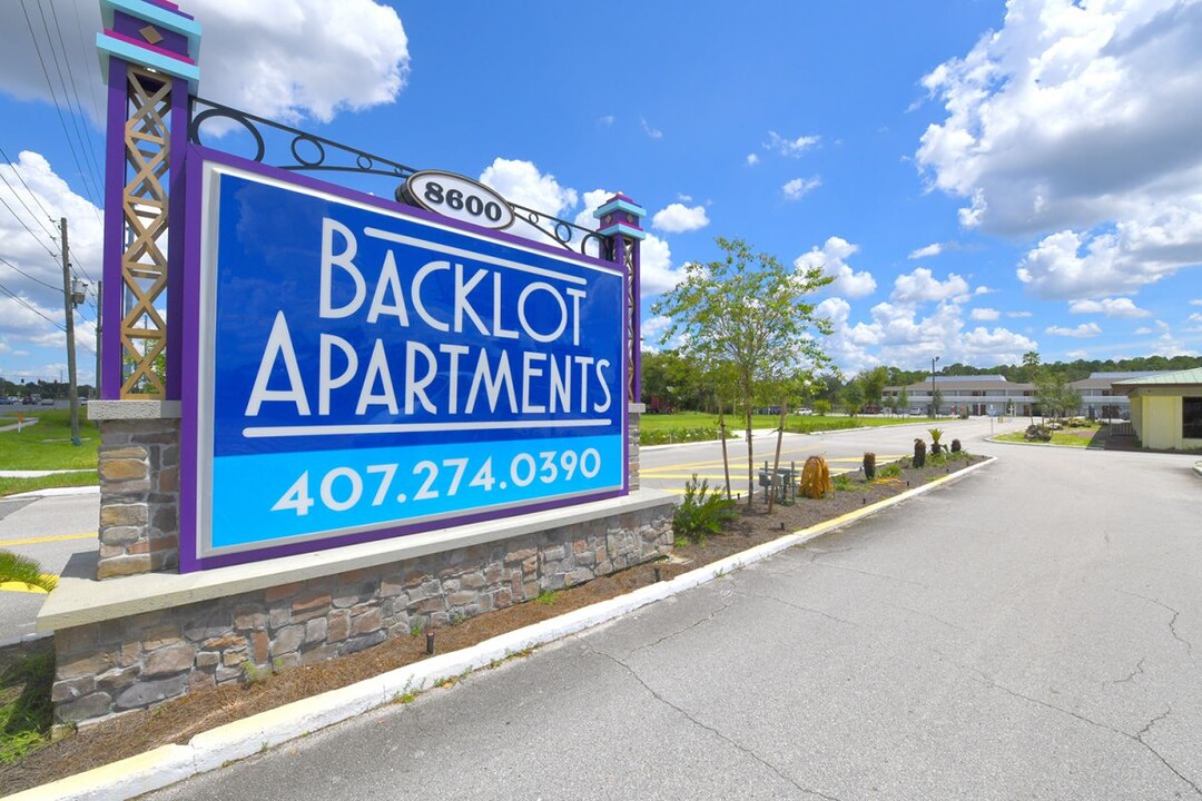 Backlot Apartments in Kissimmee, FL - Foto de edificio