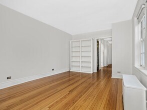 594 Sheridan Square in Evanston, IL - Building Photo - Building Photo
