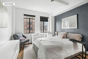 25 Tudor City Pl in New York, NY - Building Photo