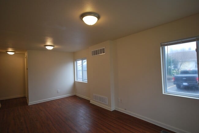 1027 LaSalle Ave in Waterford Township, MI - Building Photo - Building Photo