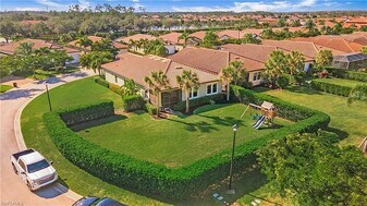 10629 Essex Square Blvd in Ft. Myers, FL - Building Photo