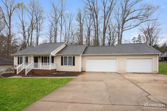 property at 661 Beavers Cove Ln NW