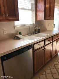 900 Shadowhill St photo'