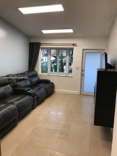 11465 NW 87th Pl in Hialeah Gardens, FL - Building Photo - Building Photo