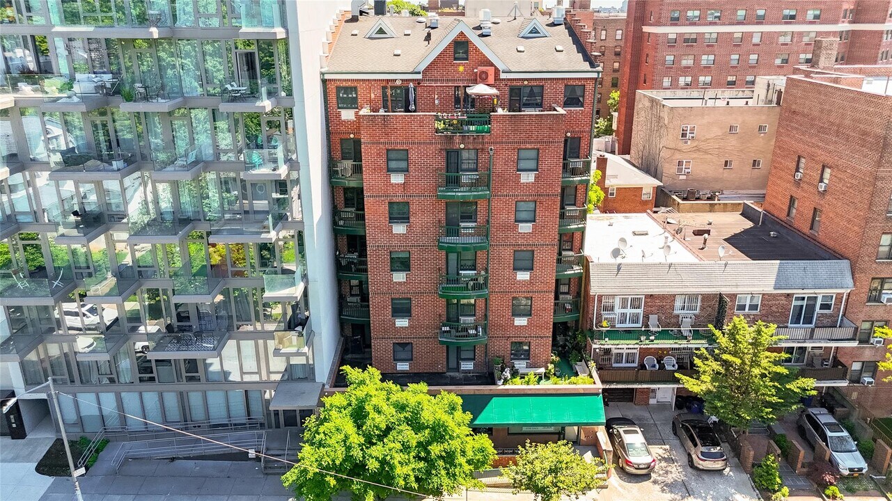 83-71 116th St in Queens, NY - Building Photo