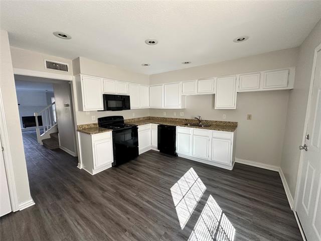 property at 2268 Colony Ct