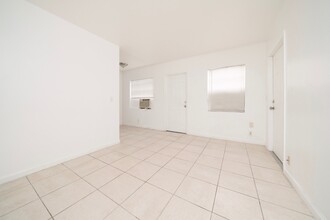 CITY CENTER in Hallandale Beach, FL - Building Photo - Building Photo
