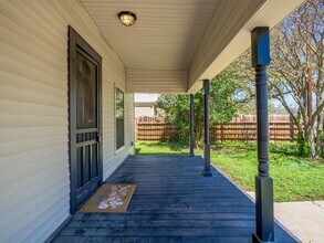 103 N Ave Q in Johnson City, TX - Building Photo - Building Photo