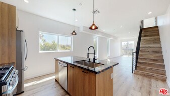 2304 Hauser Blvd in Los Angeles, CA - Building Photo