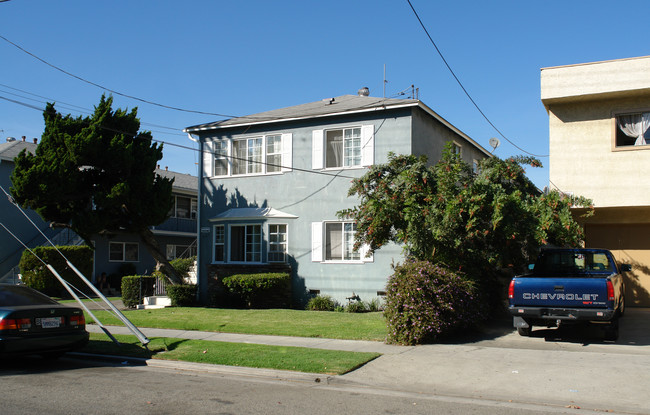 427 E Acacia Ave in Glendale, CA - Foto de edificio - Building Photo