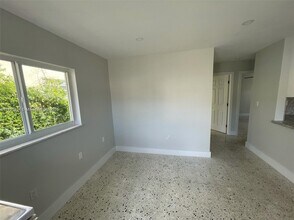 3518 SW 24th Ter in Miami, FL - Foto de edificio - Building Photo