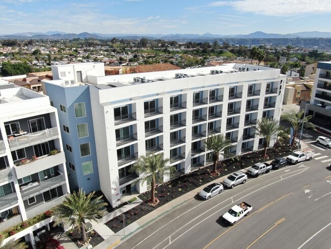 Pacific Heights II in San Diego, CA - Building Photo - Building Photo