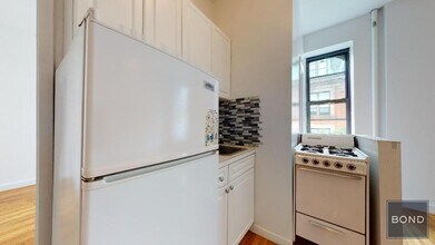 324 E 91st St in New York, NY - Building Photo - Building Photo
