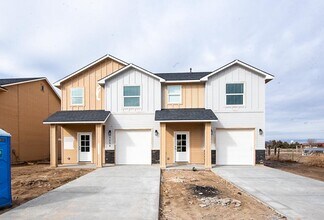 303 Johnson Rd in Fruitland, ID - Building Photo - Building Photo