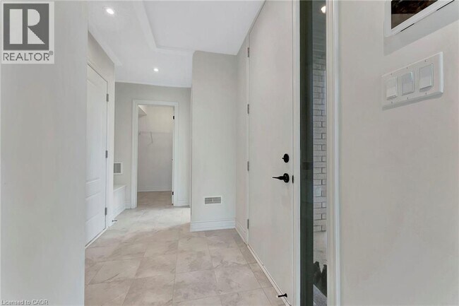 1404 Courtleigh Trl in Oakville, ON - Building Photo - Building Photo