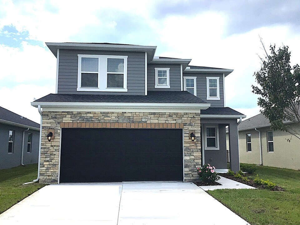 1022 Walden Oaks Pl in Plant City, FL - Building Photo