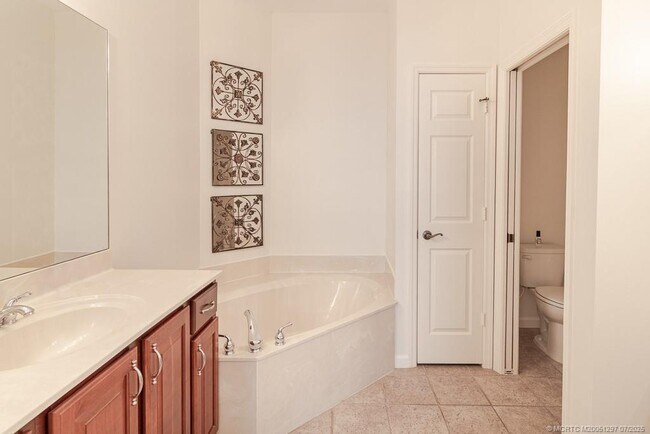 1446 SE Tidewater Pl in Stuart, FL - Building Photo - Building Photo