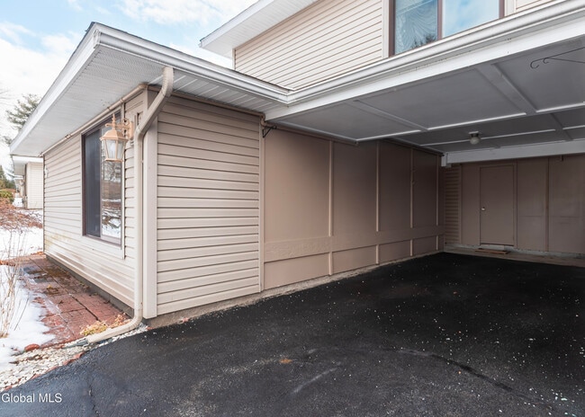 43 Commons Dr in East Greenbush, NY - Building Photo - Building Photo