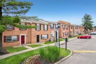 Wellington Place in Cincinnati, OH - Building Photo