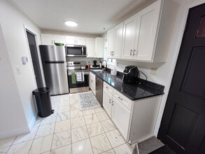 645 Robbins Ave in Dracut, MA - Building Photo - Building Photo