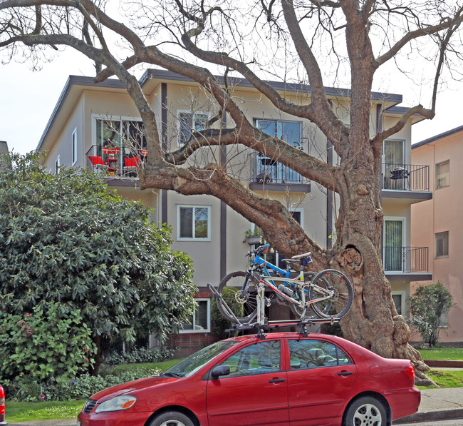 1626 W 10th Ave in Vancouver, BC - Building Photo - Building Photo