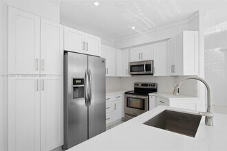 16920 SW 34th St in Miramar, FL - Building Photo - Building Photo