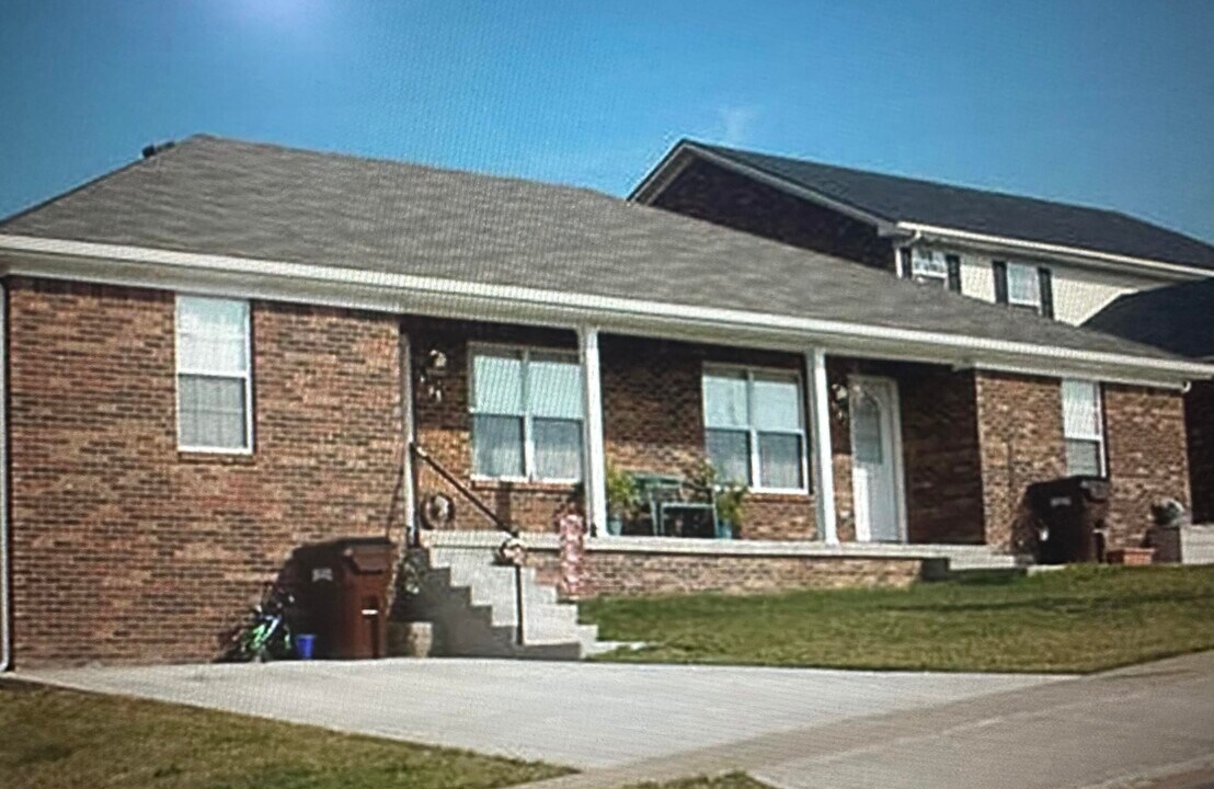 307 Homestead Dr in Nicholasville, KY - Building Photo