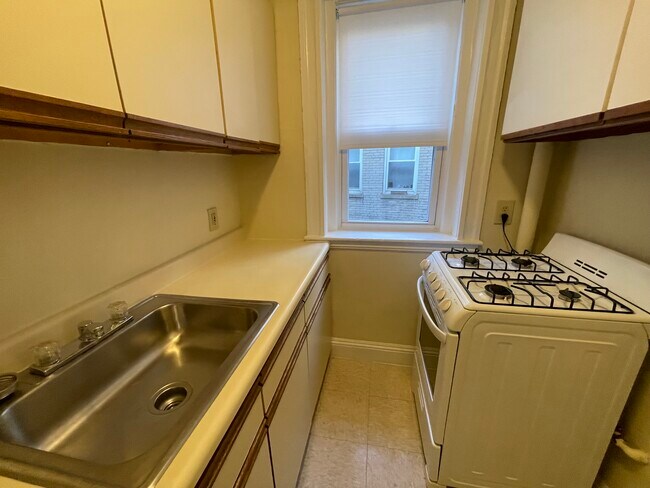 12 Woodstock Ave, Unit 5