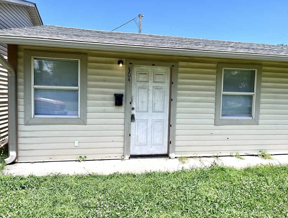 304 S B St in Davis, OK - Building Photo