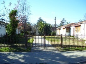 2111-2117 Fair Oaks Ave in Altadena, CA - Building Photo