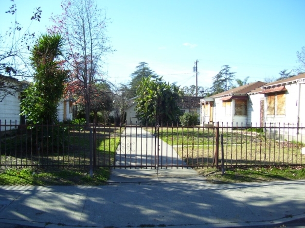 2111-2117 Fair Oaks Ave in Altadena, CA - Foto de edificio