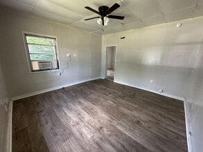 315 W Hickory St in Nevada, MO - Building Photo - Building Photo