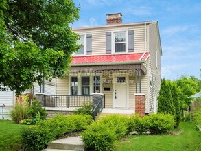 669 Sheldon Ave in Columbus, OH - Foto de edificio - Building Photo