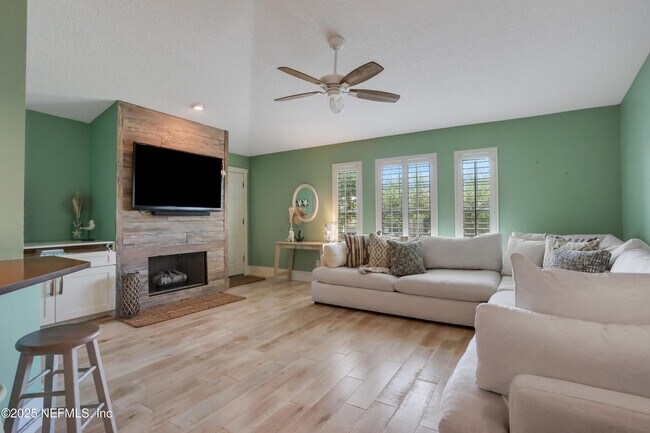 property at 228 Jardin De Mer Pl