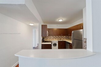 1500 Bay Rd, Unit S-0306 in Miami Beach, FL - Building Photo - Building Photo