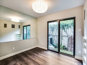 1300 Fairview St, Unit E in Houston, TX - Foto de edificio - Building Photo