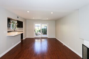 12024 Alberta Dr in Culver City, CA - Building Photo