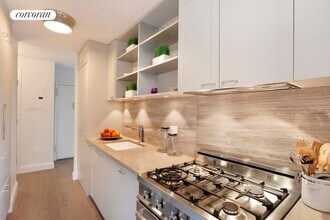 100 W 93rd St in New York, NY - Building Photo - Building Photo