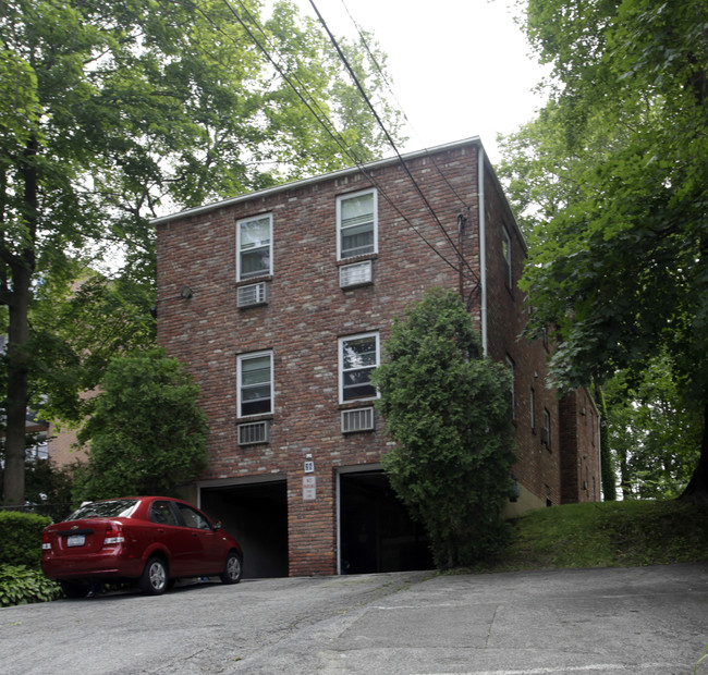 28 Pearsall Ave in Glen Cove, NY - Building Photo - Building Photo