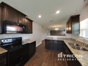 7310 Romaire Run in San Antonio, TX - Building Photo - Building Photo