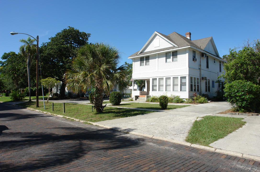 The FRH Apartments in St. Petersburg, FL - Building Photo