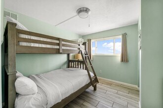 8743 Thomas Dr in Panama City Beach, FL - Building Photo - Building Photo