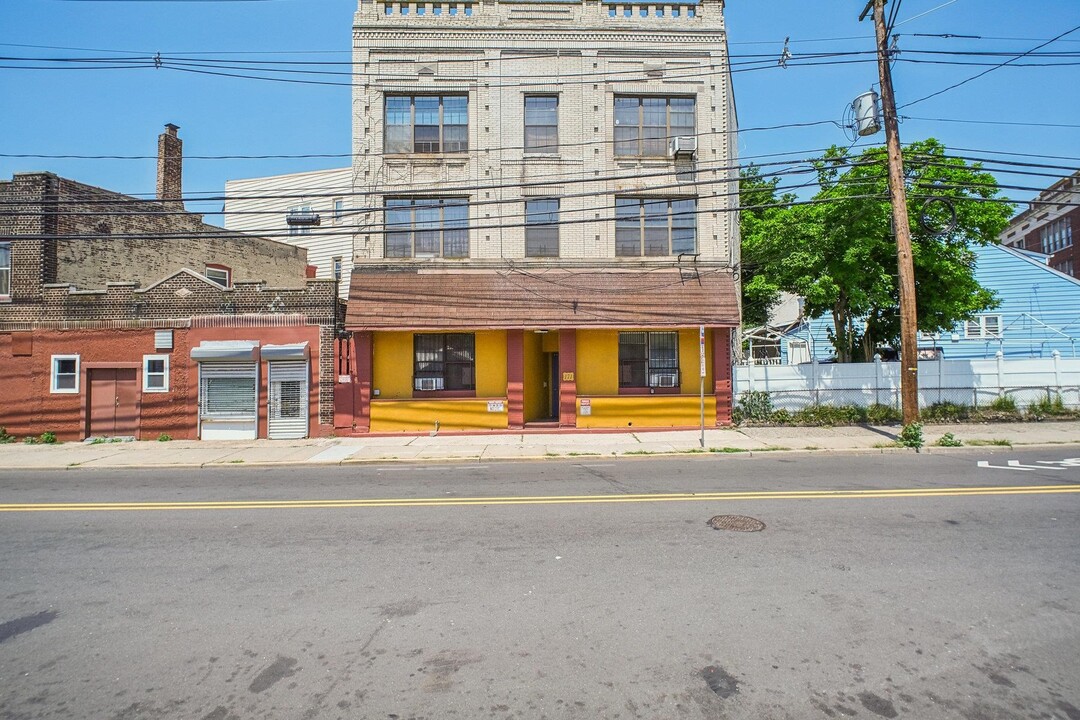 171 Old Bergen Rd in Jersey City, NJ - Building Photo